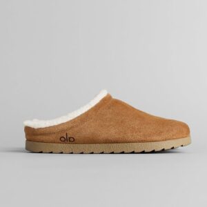 Alo Sherpa Recovery Slipper in the saddle colorway.