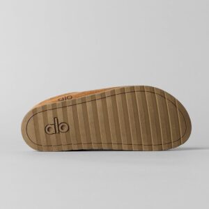 Alo Sherpa Recovery Slipper in the saddle colorway.